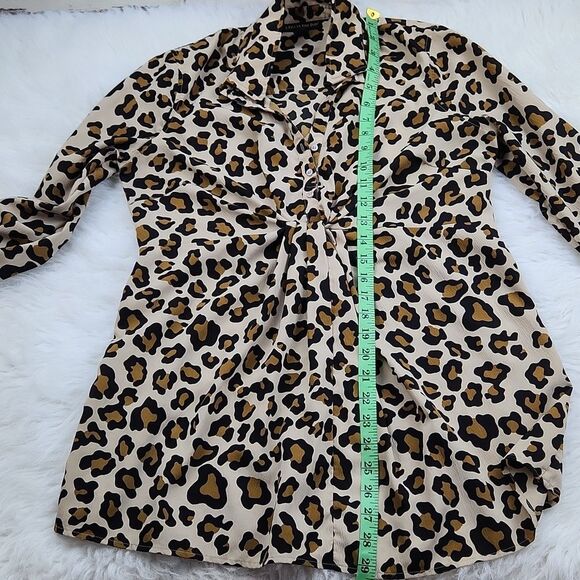 A Pea In The Pod Maternity Long Sleeve Button Front Shirt in Animal Print Small - Picture 8 of 9